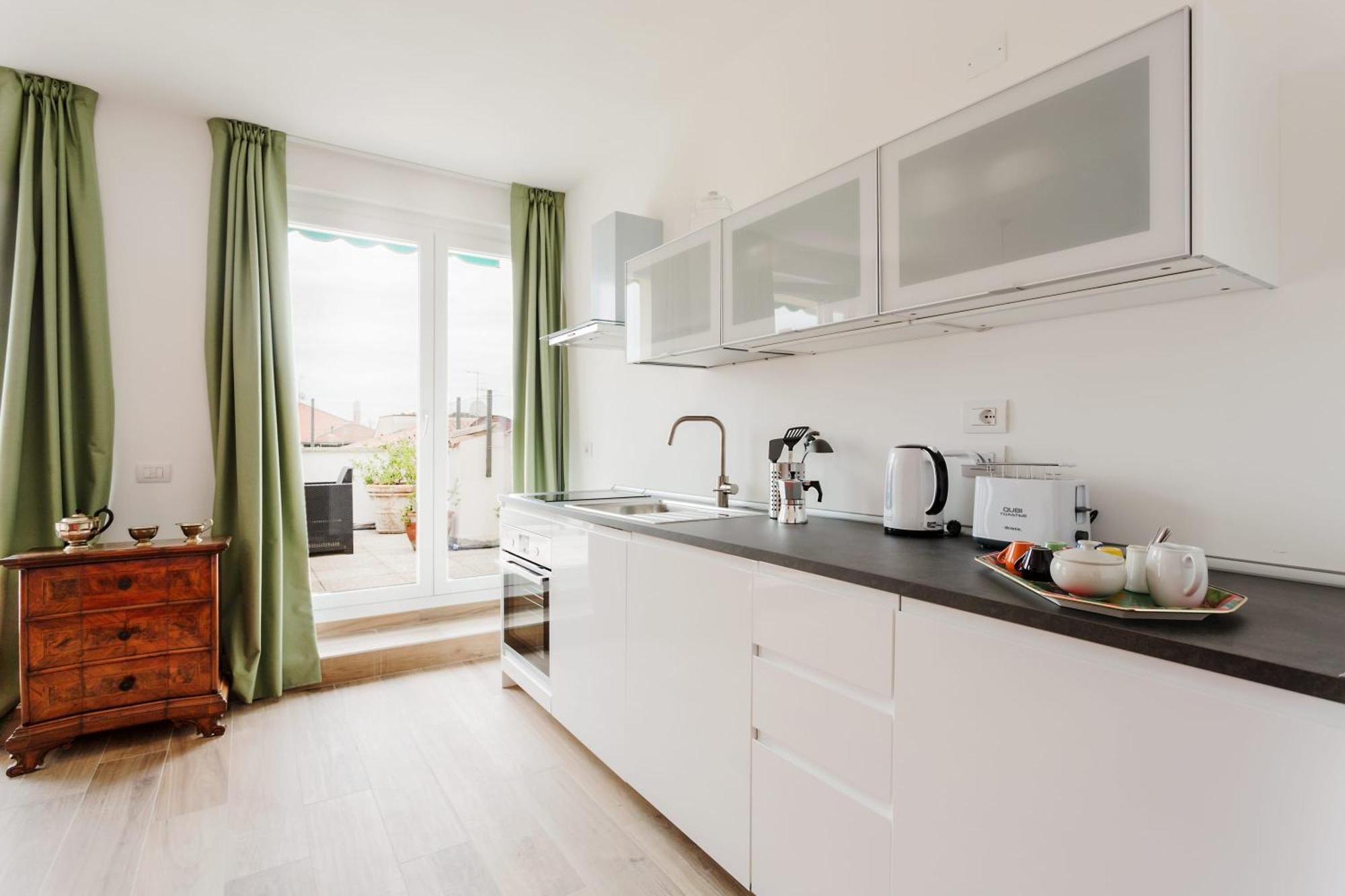 Апартаменты Amazing Flat With Big Terrace And Private Car Park Верона Экстерьер фото